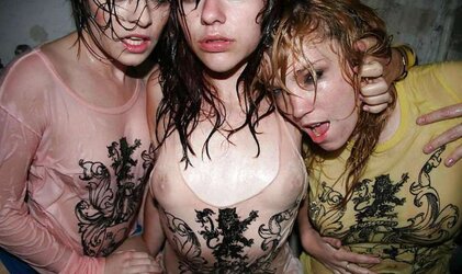 Trio warm emo damsels