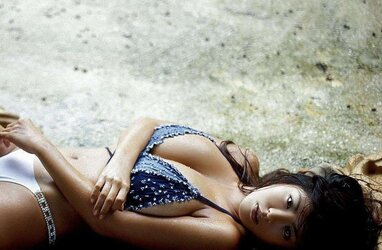 Japanese Bathing Suit Honies-Harumi Nemoto (four)