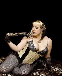 Sensuous Burlesque, Pinch-up and Retro Ladies