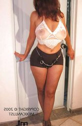 Mexicana en brief negro y medias negras