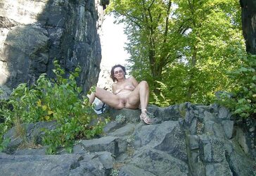 Inexperienced redhead granny posing nude outdoor