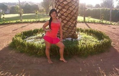 Chica piernuda y nalgona