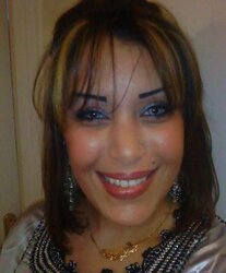 Porte le hijab au bled mais vrai salope dans la cite