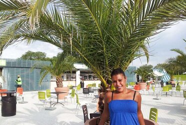 Porte le hijab au bled mais vrai salope dans la cite