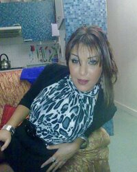 Porte le hijab au bled mais vrai salope dans la cite