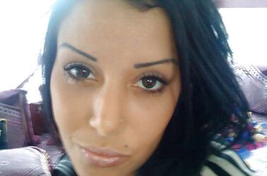 Porte le hijab au bled mais vrai salope dans la cite