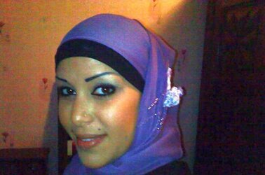 Porte le hijab au bled mais vrai salope dans la cite