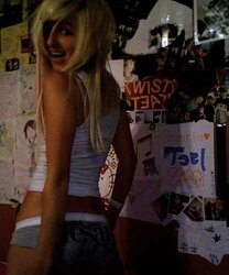 Teal - ultra-cute youthful emo gyrl