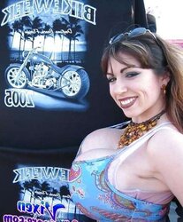Huge-Chested Vixen Lamoore