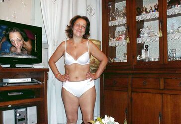 MOGLIE ITALIANA ESIBIZIONISTA