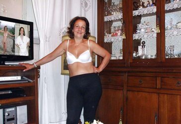 MOGLIE ITALIANA ESIBIZIONISTA