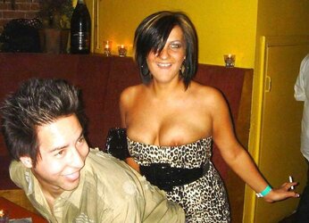 Ooops...Downblouse!!