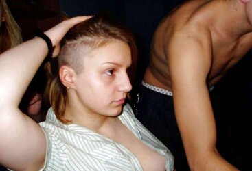 Ooops...Downblouse!!