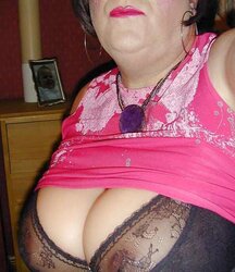 GIANT HOOTER-SLING FOR AMPLE BRA-STUFFERS - mature and mummy