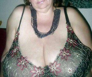 GIANT HOOTER-SLING FOR AMPLE BRA-STUFFERS - mature and mummy