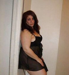 ARAB MATURE FREIND WHO ENJOY TO BE POUNDED