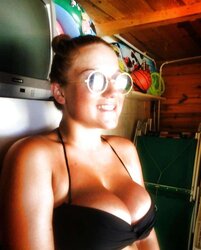 Amica tettona.. ke bombe..
