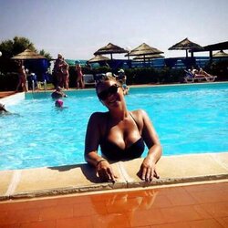 Amica tettona.. ke bombe..