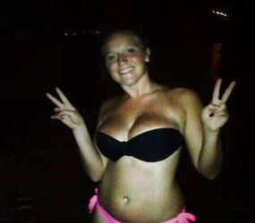 Amica tettona.. ke bombe..