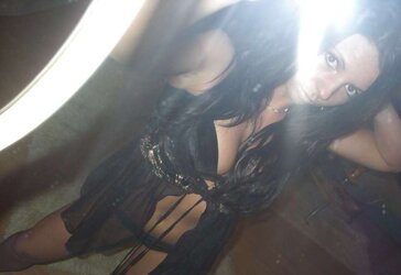 Selfshot mega-slut
