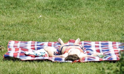 CANDID SUMMER VOYEUR - HQ BATHING SUIT AND STREET STUNNERS