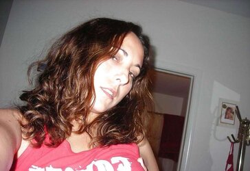 CHUBBY DEMONSTRATING HER TITTIES
