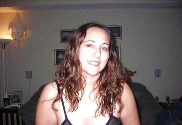 CHUBBY DEMONSTRATING HER TITTIES