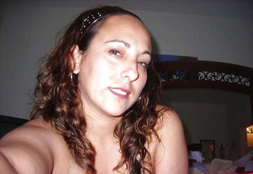 CHUBBY DEMONSTRATING HER TITTIES