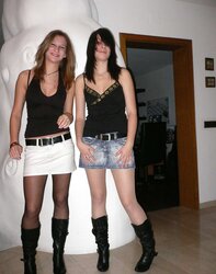 two jolies salopes habillees