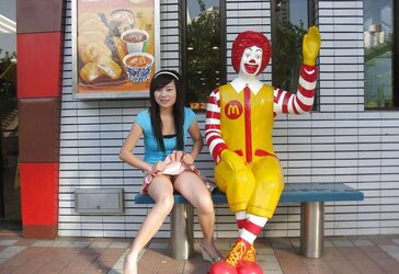 McDONALDS BEOTCHES