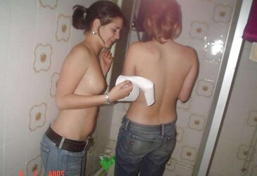 Naughty femmes in denim LI