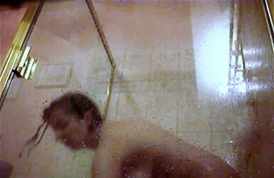 Unsuspicious MUMMY Vicky Shower Images