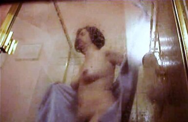 Unsuspicious MUMMY Vicky Shower Images