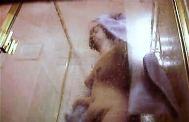 Unsuspicious MUMMY Vicky Shower Images