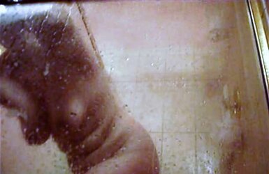 Unsuspicious MUMMY Vicky Shower Images