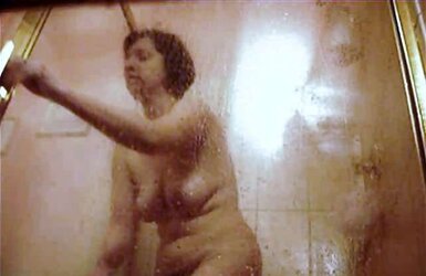 Unsuspicious MUMMY Vicky Shower Images