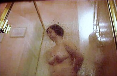 Unsuspicious MUMMY Vicky Shower Images