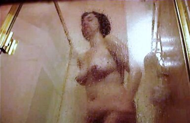 Unsuspicious MUMMY Vicky Shower Images
