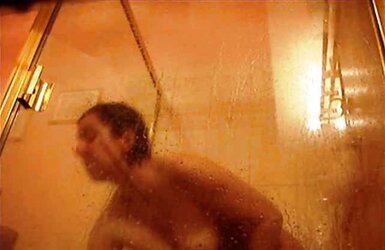 Unsuspicious MUMMY Vicky Shower Images