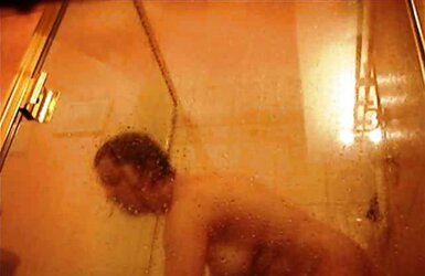 Unsuspicious MUMMY Vicky Shower Images
