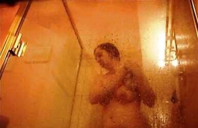 Unsuspicious MUMMY Vicky Shower Images
