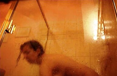 Unsuspicious MUMMY Vicky Shower Images