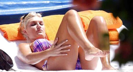 Brooke Hogan uncensored braless