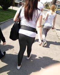 Candid teenagers leggings - culo street
