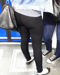 Candid teenagers leggings - culo street