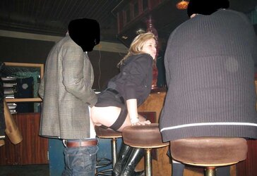 Julia die Ficksau wird in der Bar abgefickt