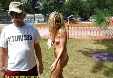 Nude fledgling damsels, Nudes a poppin