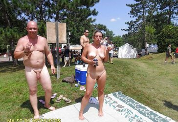 Nude fledgling damsels, Nudes a poppin
