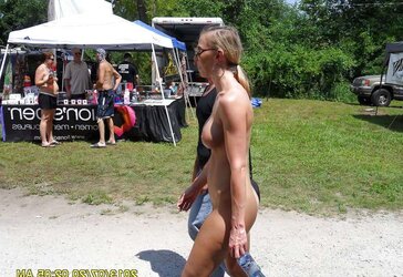 Nude fledgling damsels, Nudes a poppin