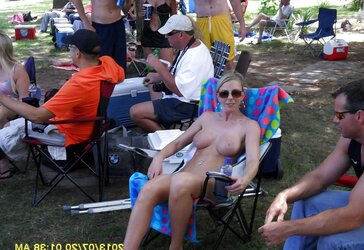 Nude fledgling damsels, Nudes a poppin